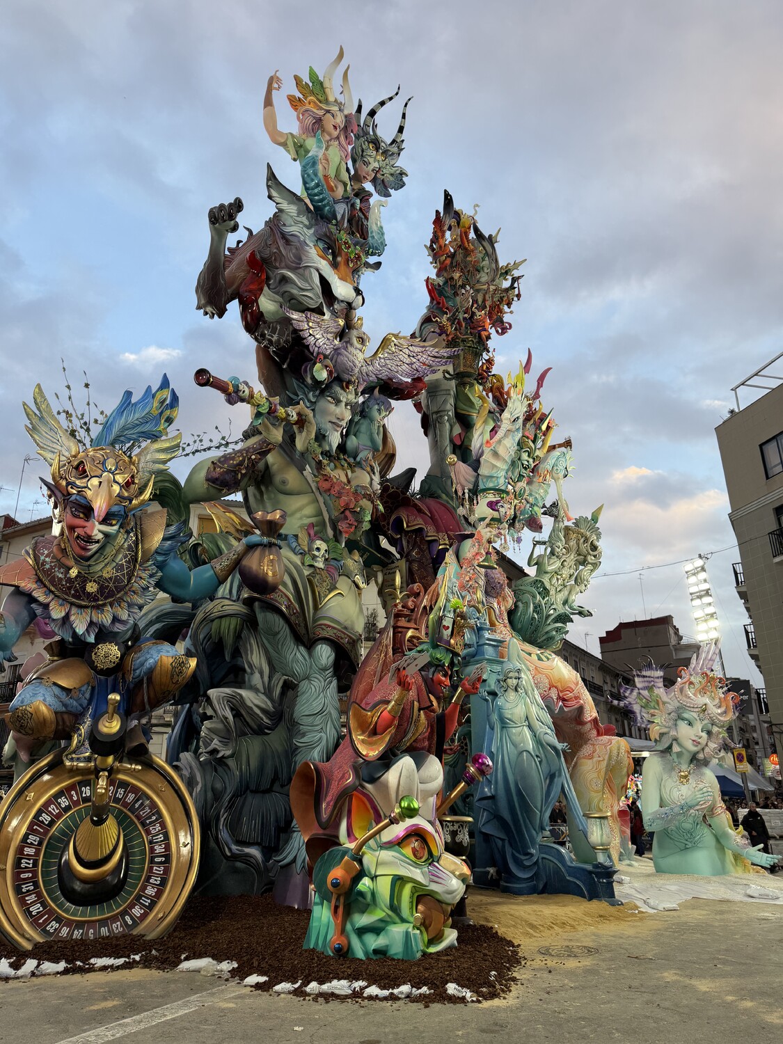 Traditional Valencian crafts and costumes